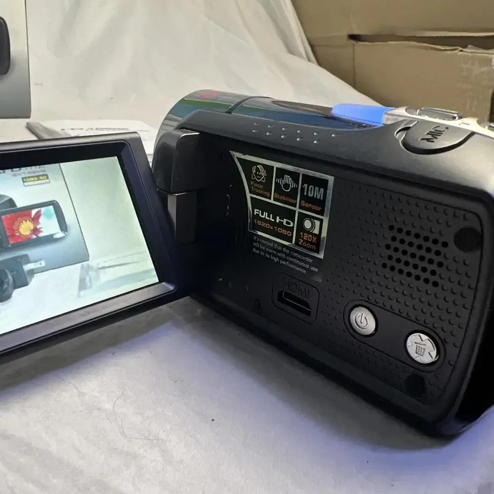 Aiptek VAZ2S DIGITAL VIDEO CAMCORDER 120X ZOOM W CHARGER CORD, MEMORY CARD & BOX